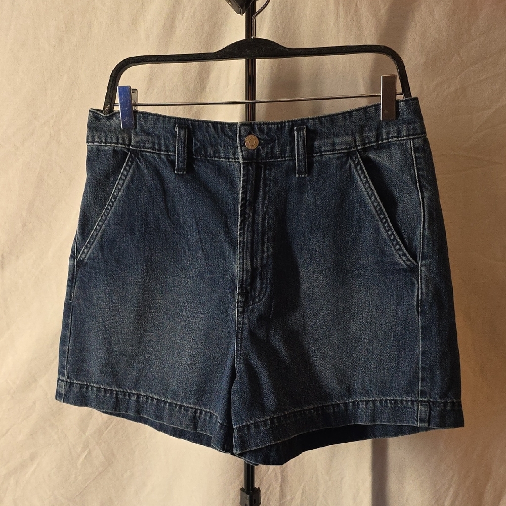 GAP Women's Blue Jean Shorts Classic Casual Fit. Size 10/30. 100% Cotton.